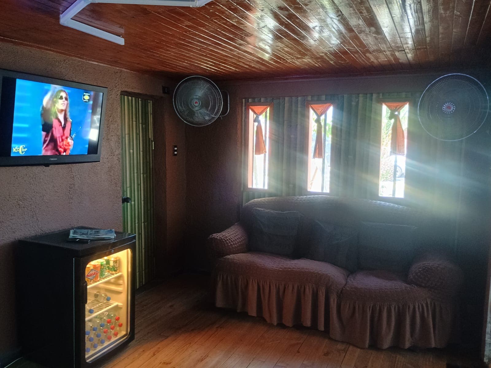 Otro ángulo del local de la barbería