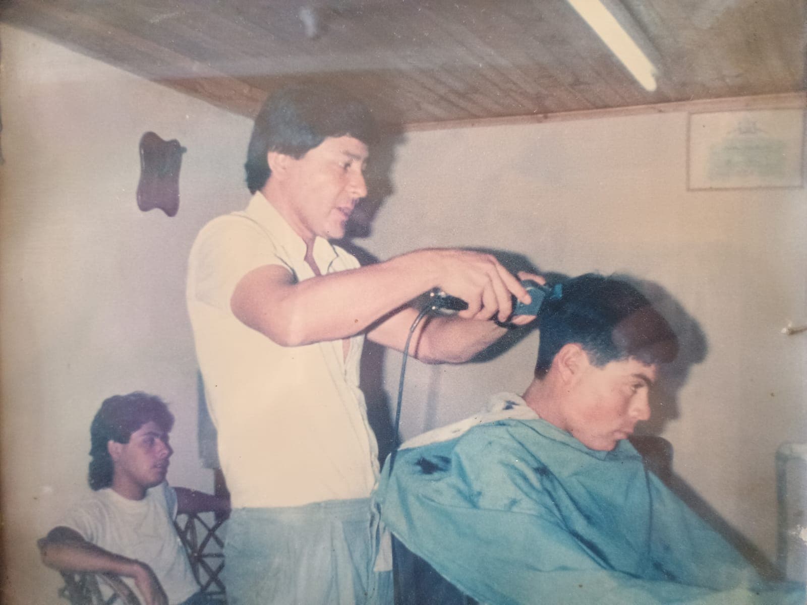 Retrato de Don Omar en la barbería